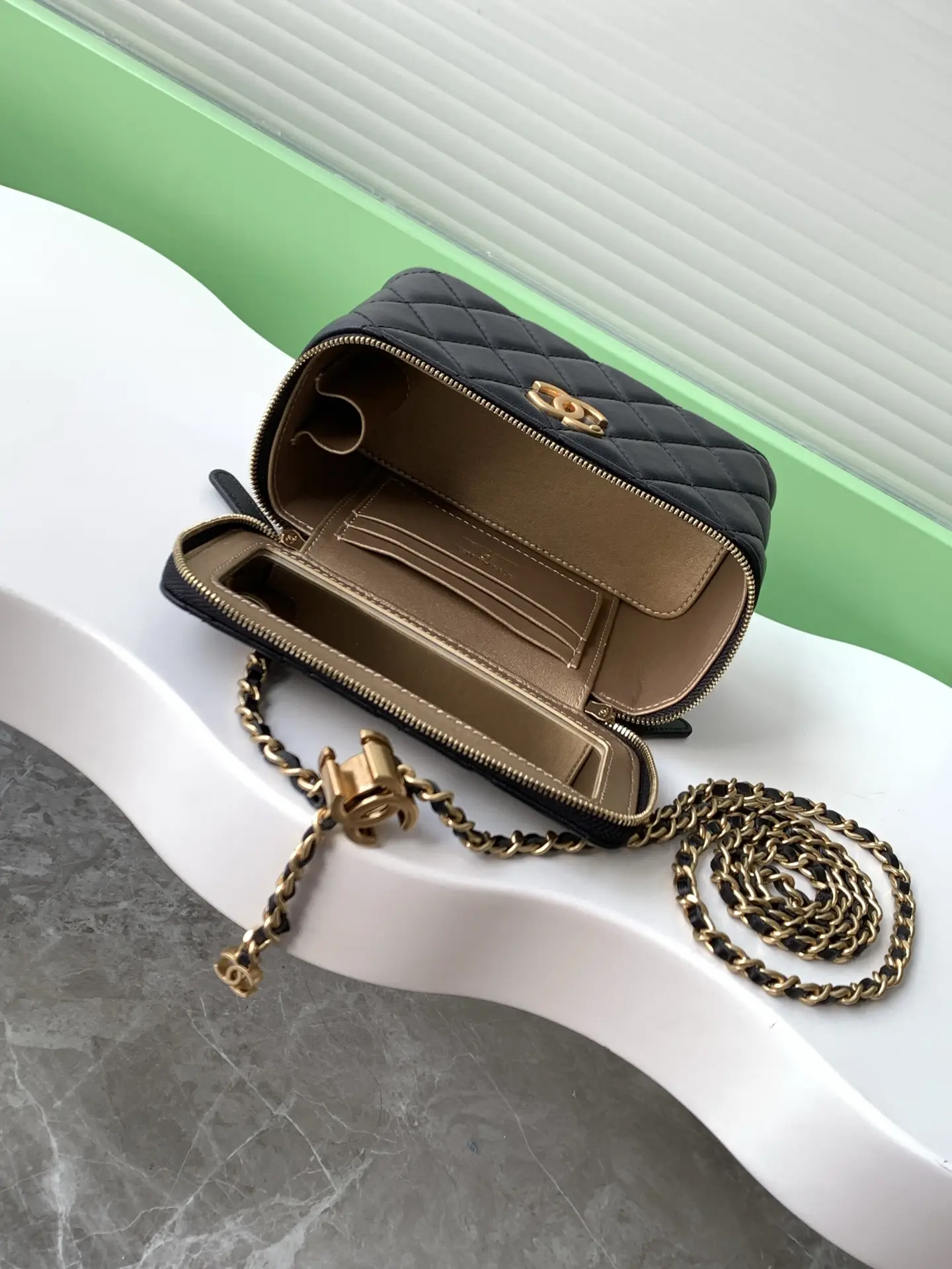 Chanel 25 Vanity Case AP3940 Black