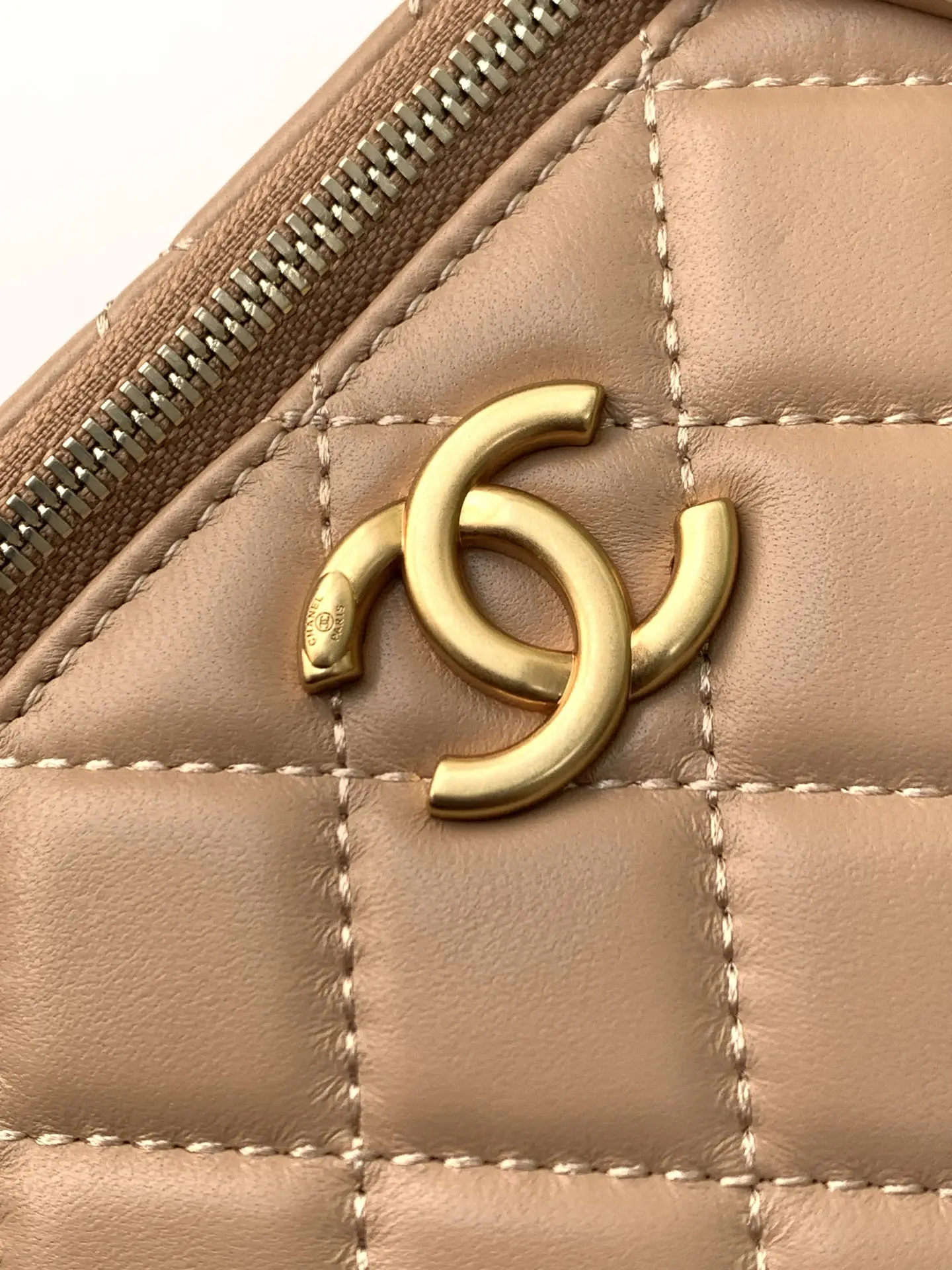 Chanel 25 Vanity Case AP3940 Brown