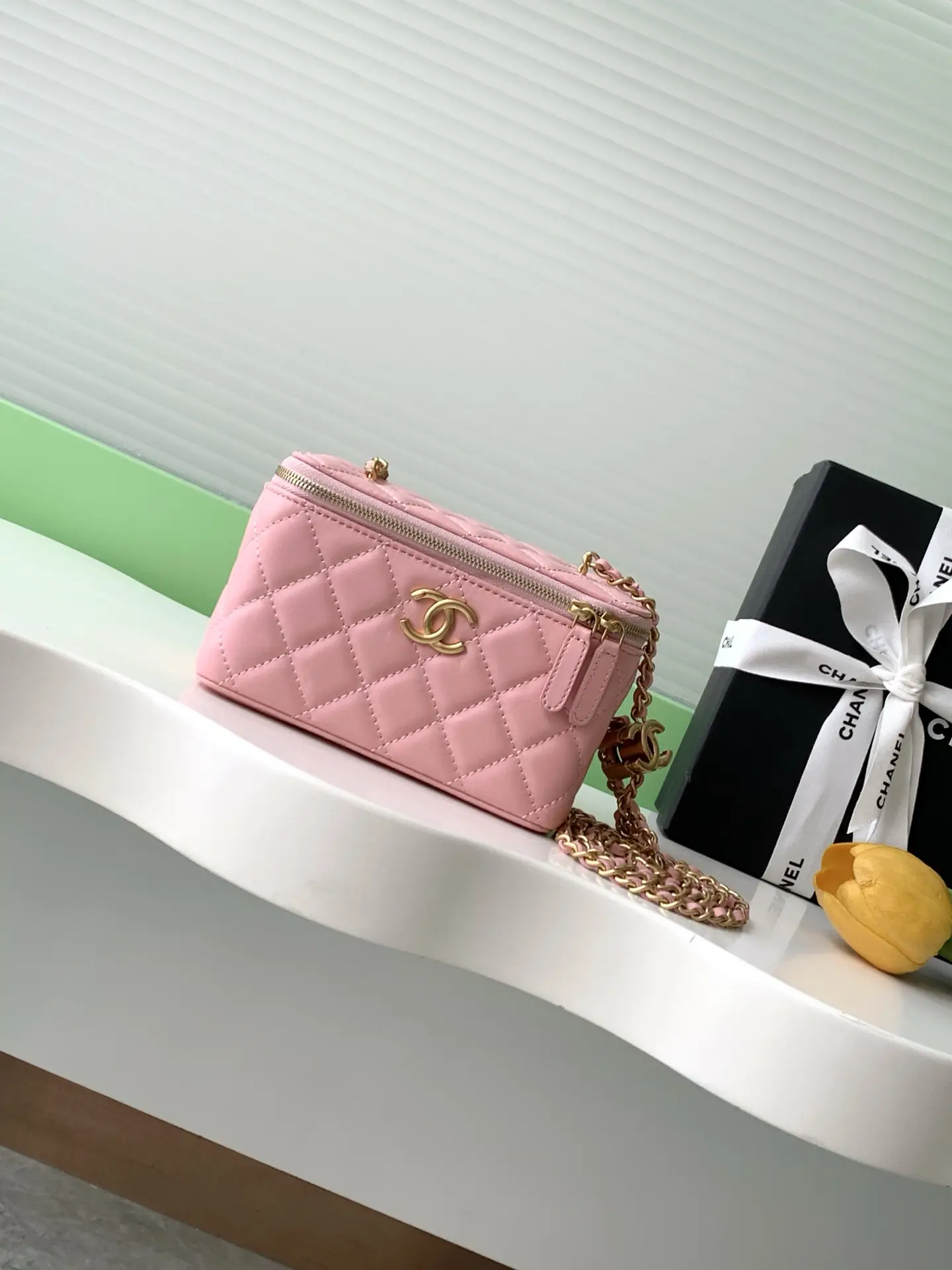 Chanel 25 Vanity Case AP3940 Pink