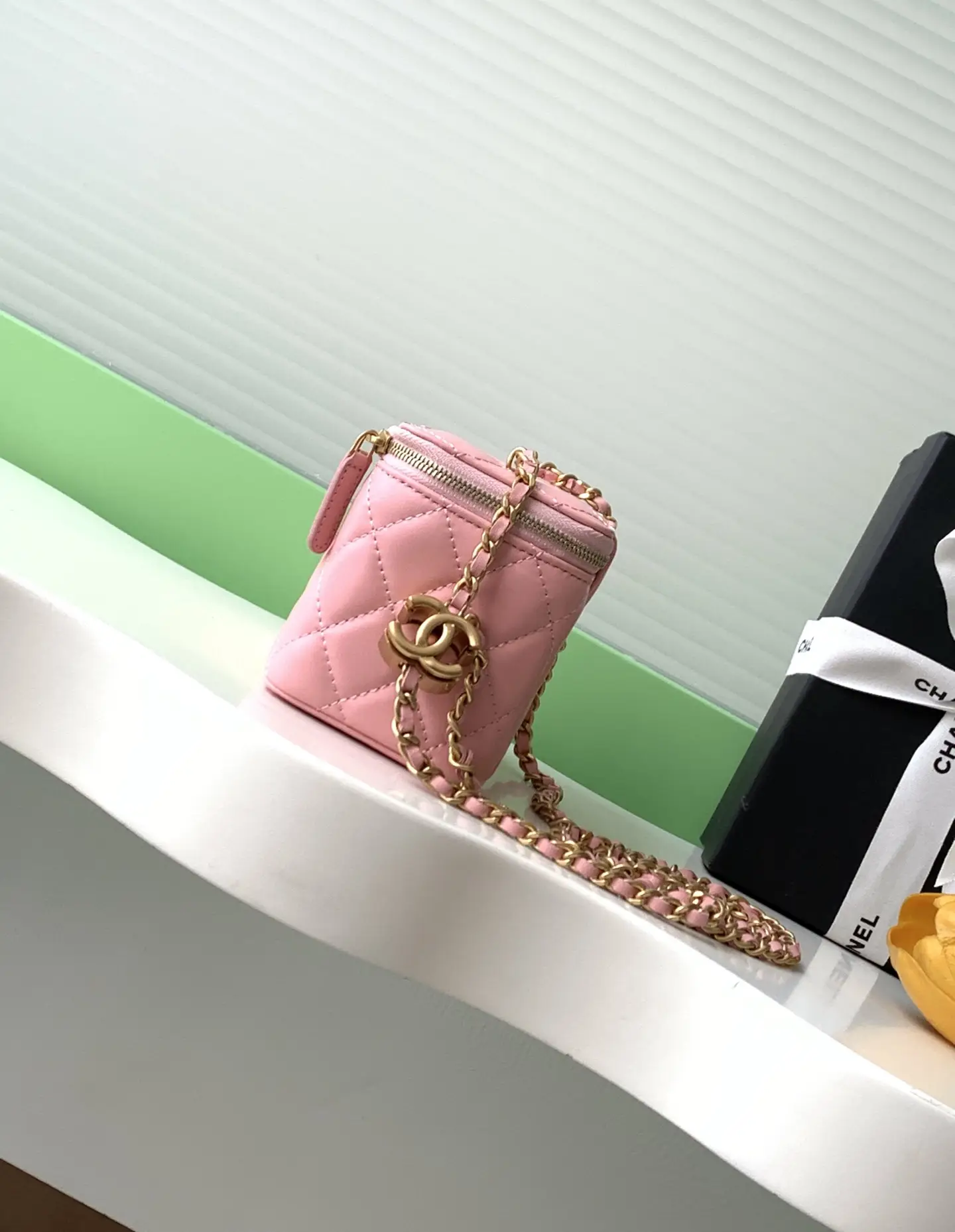 Chanel 25 Vanity Case AP3940 Pink