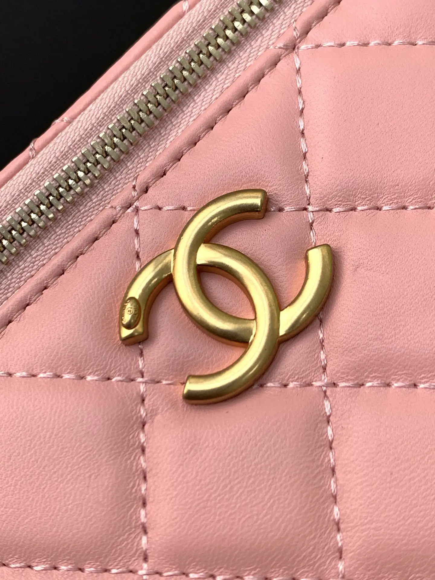 Chanel 25 Vanity Case AP3940 Pink