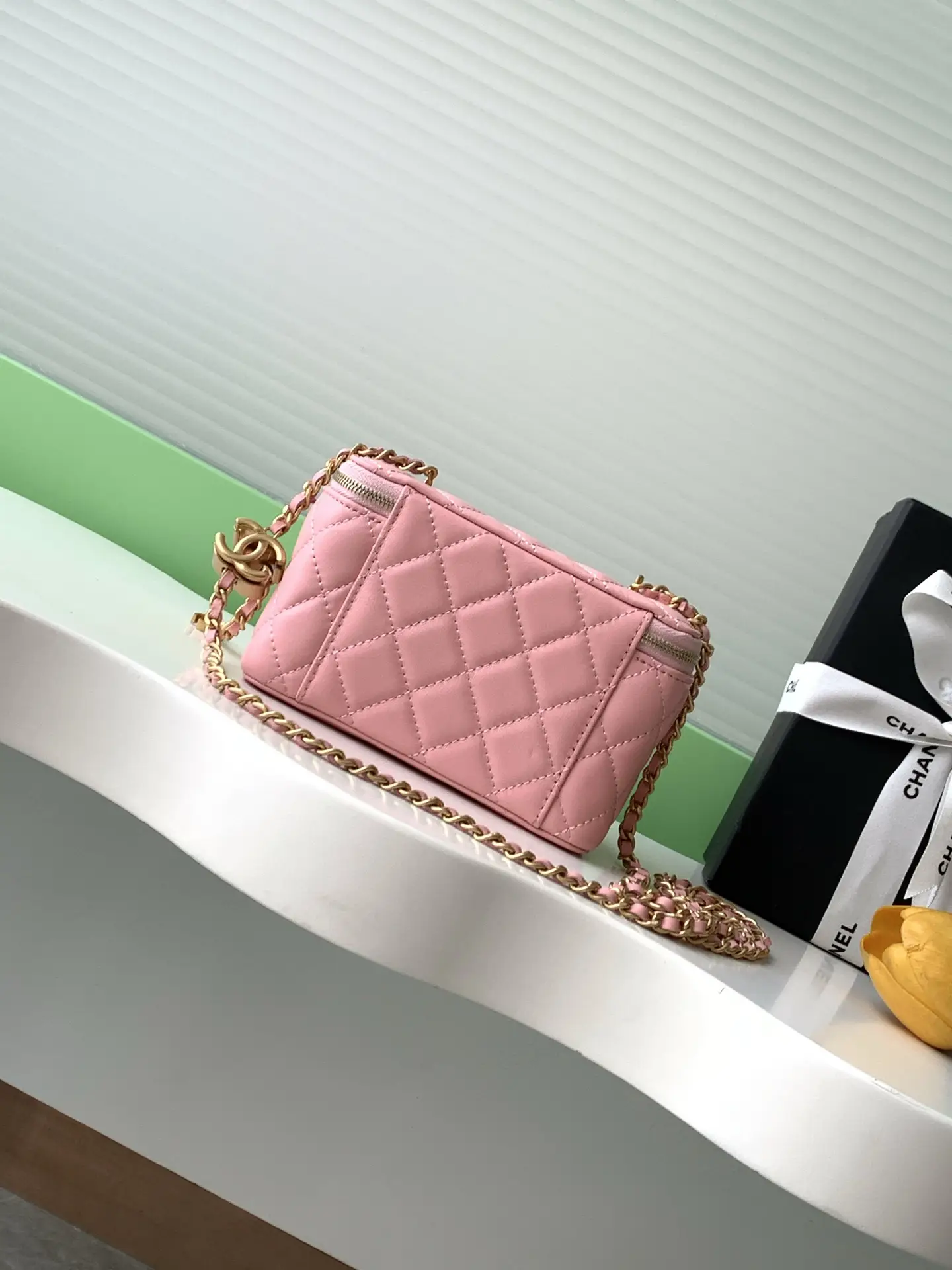 Chanel 25 Vanity Case AP3940 Pink