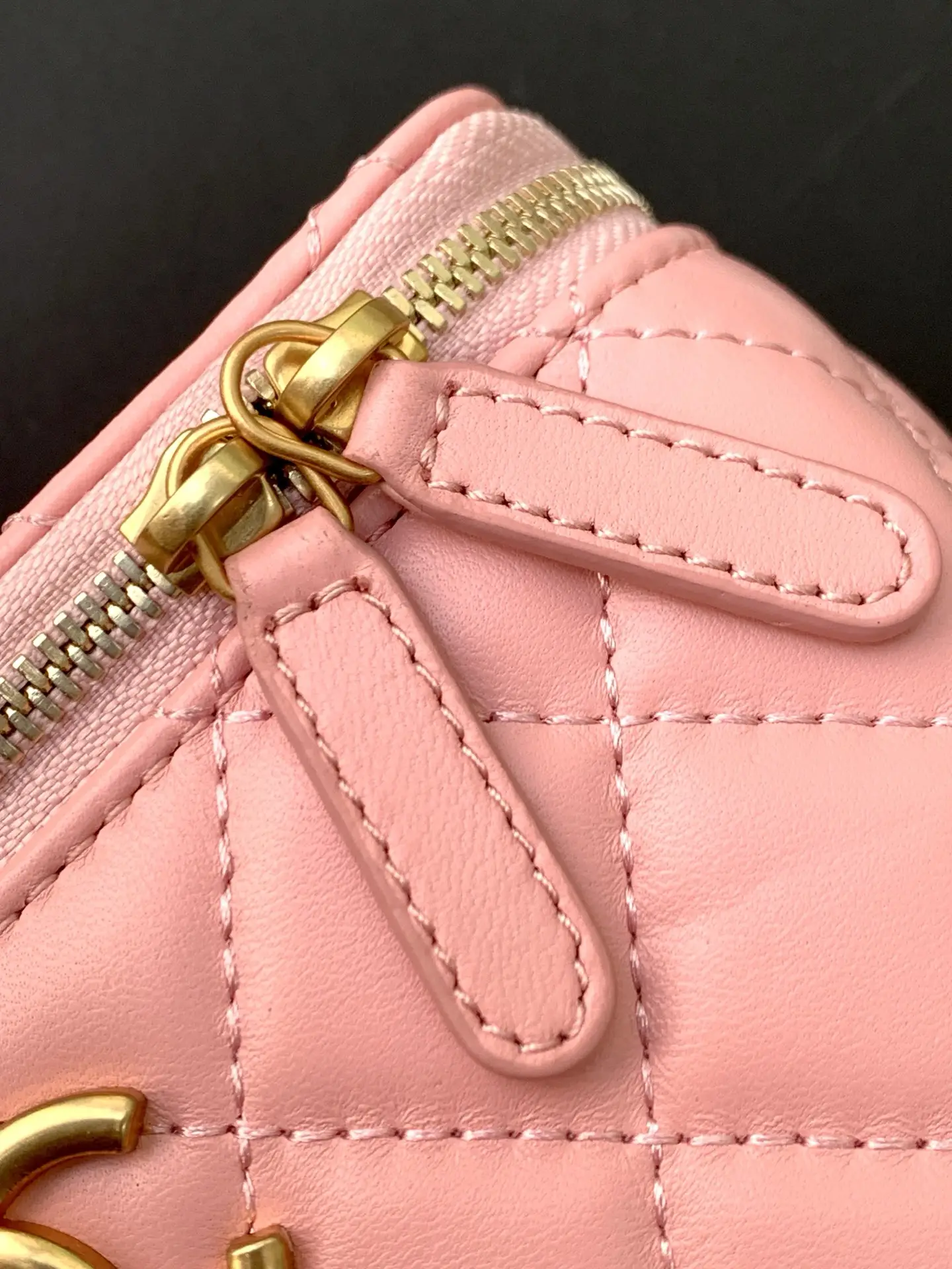 Chanel 25 Vanity Case AP3940 Pink