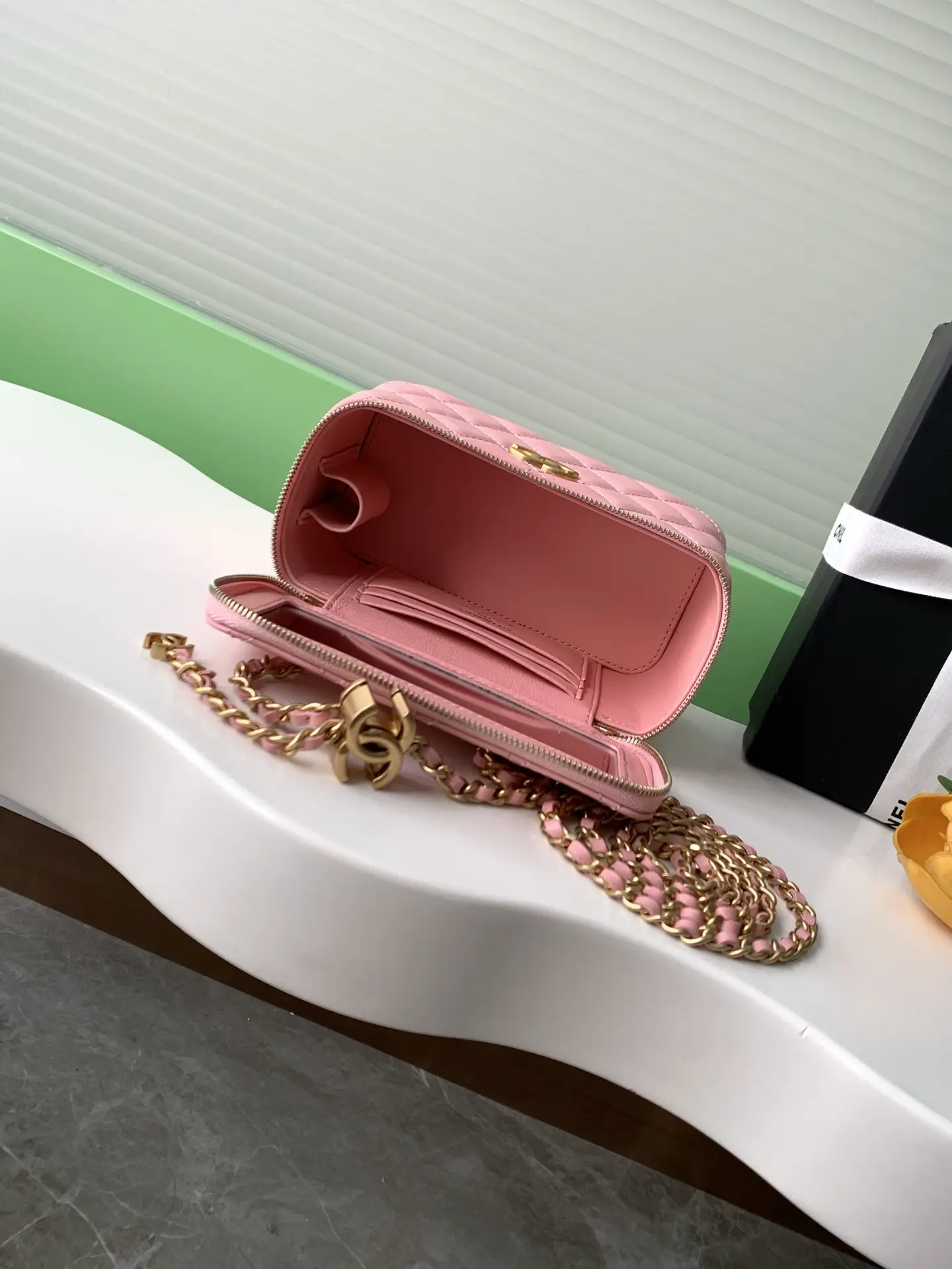 Chanel 25 Vanity Case AP3940 Pink