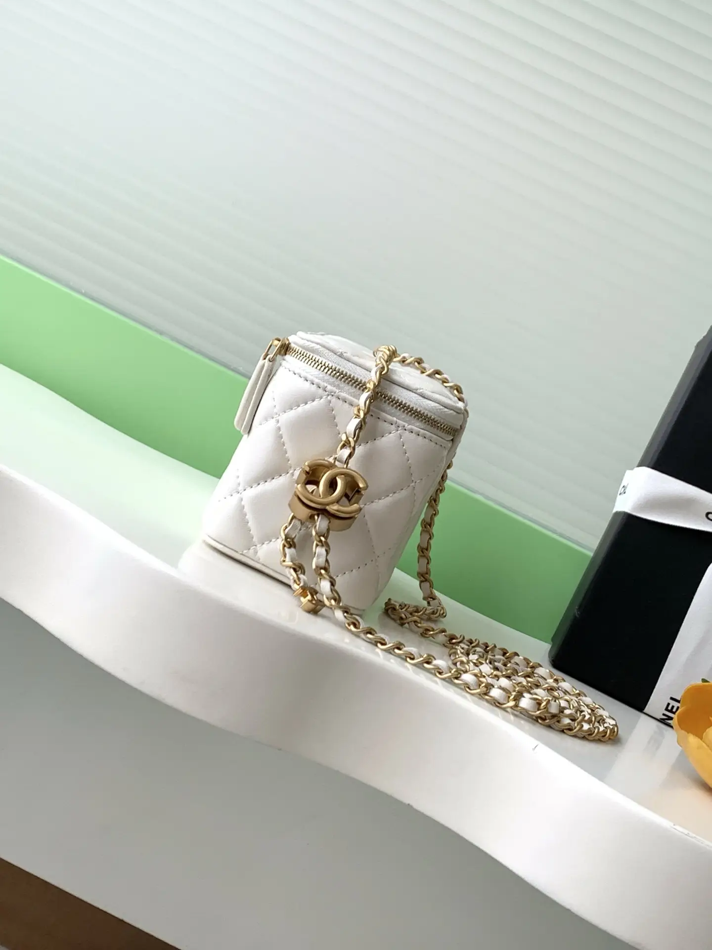 Chanel 25 Vanity Case AP3940 White