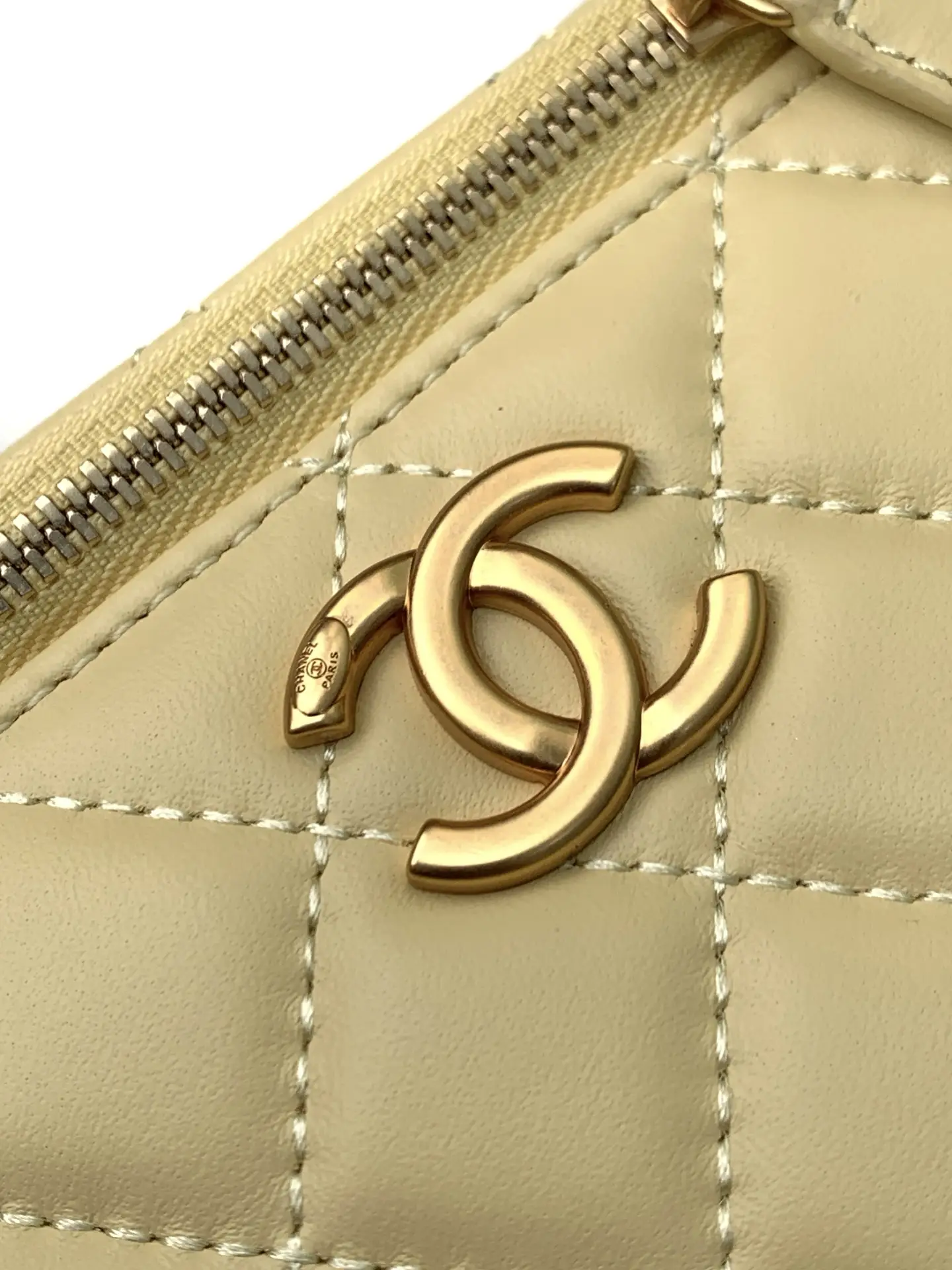 Chanel 25 Vanity Case AP3940 Yellow