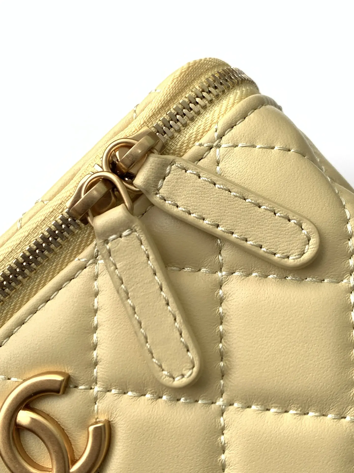 Chanel 25 Vanity Case AP3940 Yellow