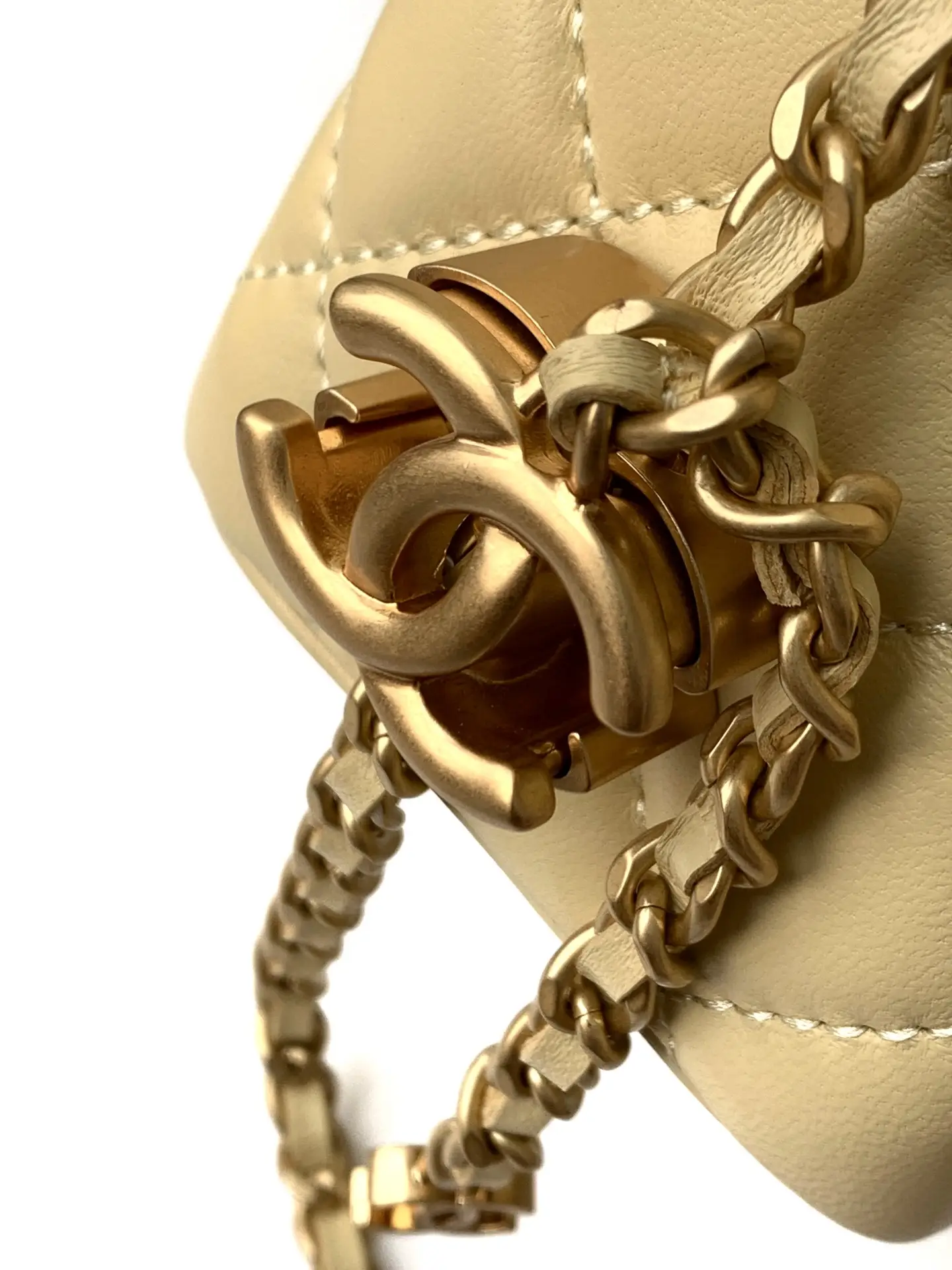 Chanel 25 Vanity Case AP3940 Yellow