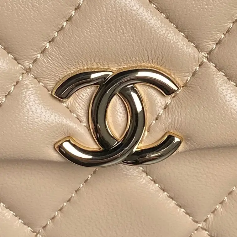 Chanel Clutch With Chain AP4593 Milk Tea