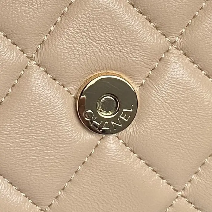 Chanel Clutch With Chain AP4593 Milk Tea