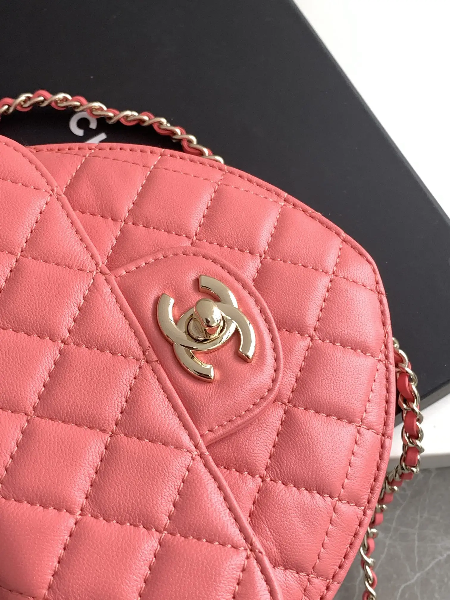 Chanel Heart-Shaped Bag AS3191 Pink