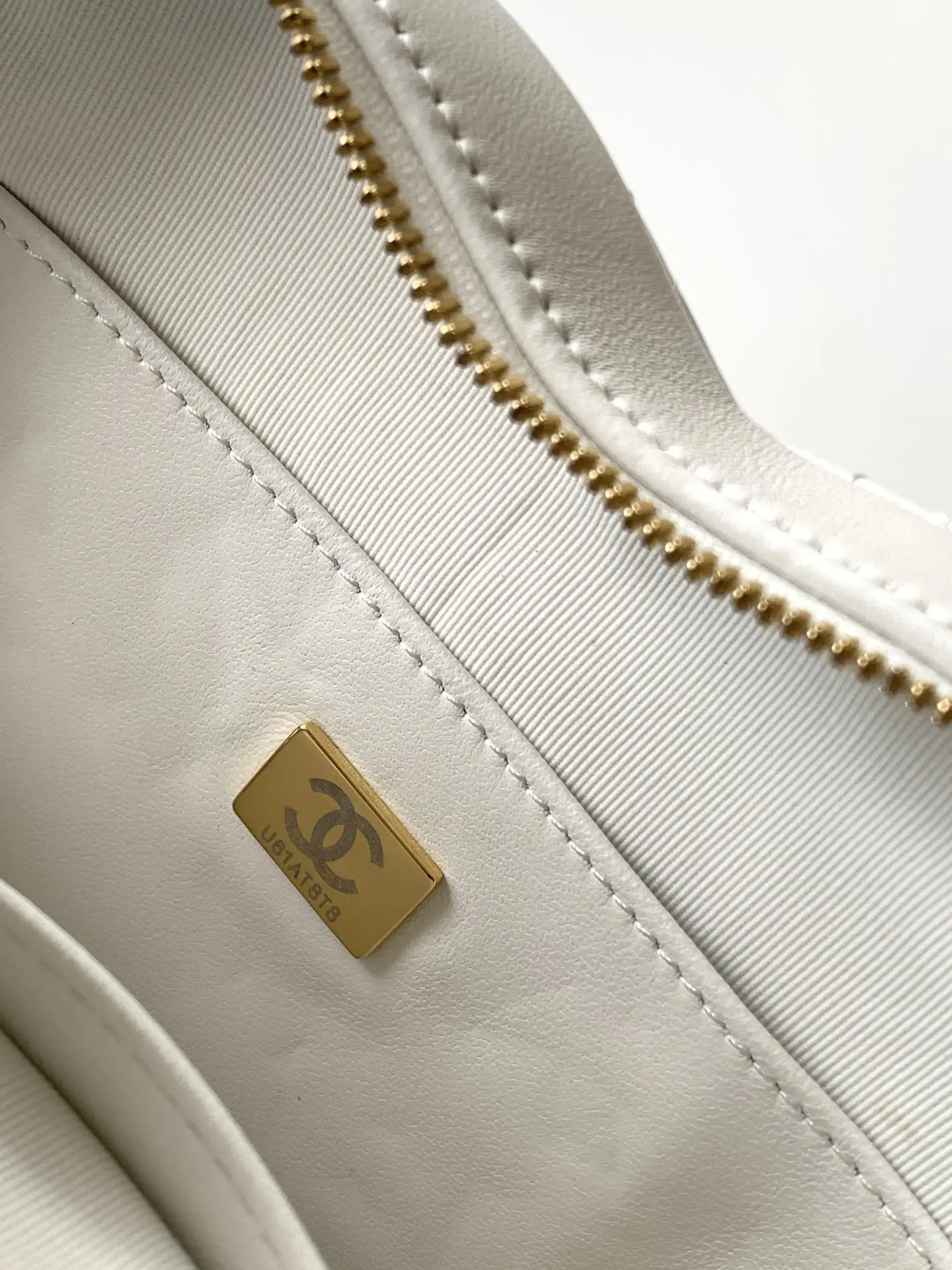 Chanel Heart-Shaped Bag AS3191 White