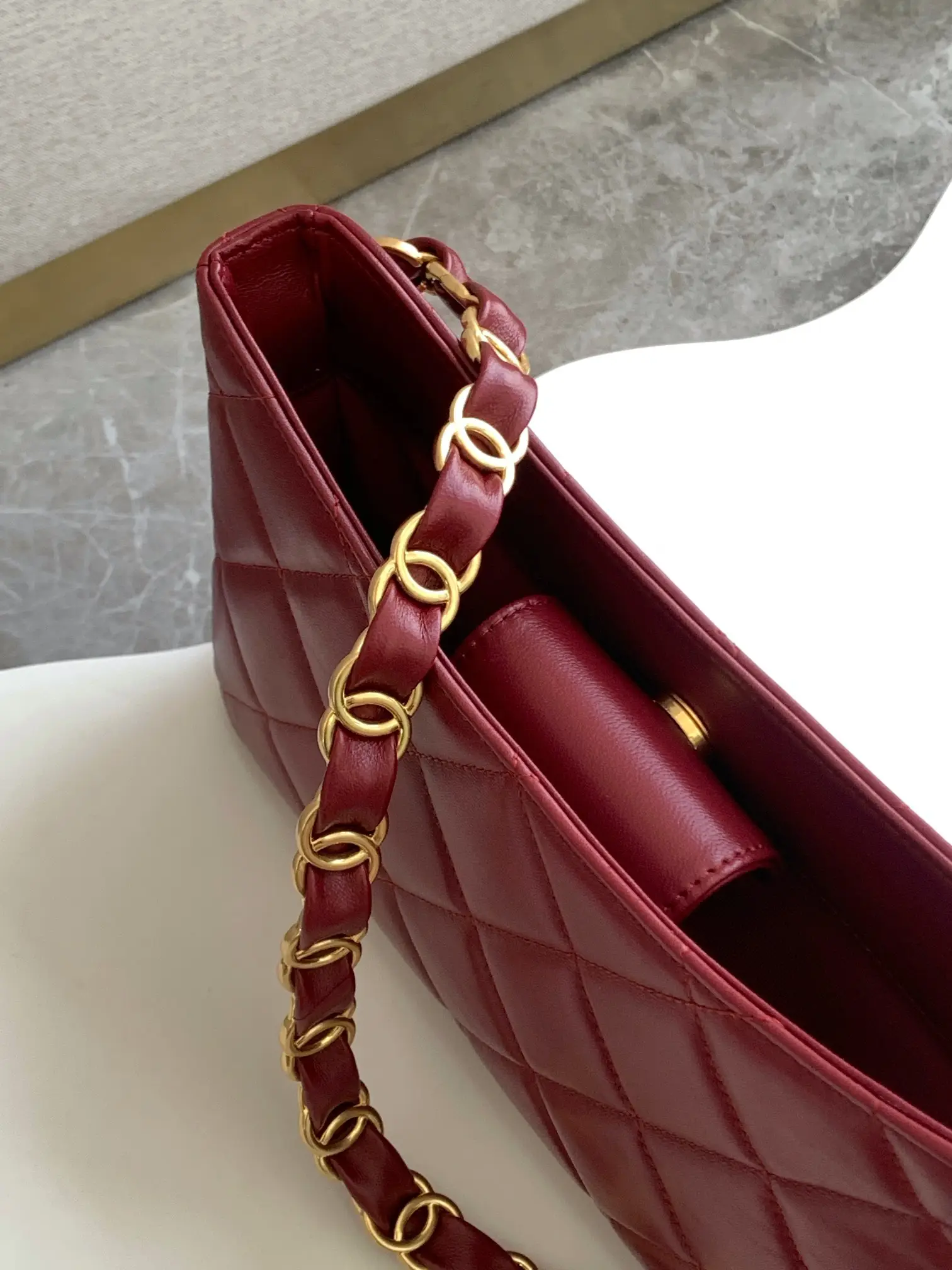 Chanel Hobo Handbag AS5177 Red