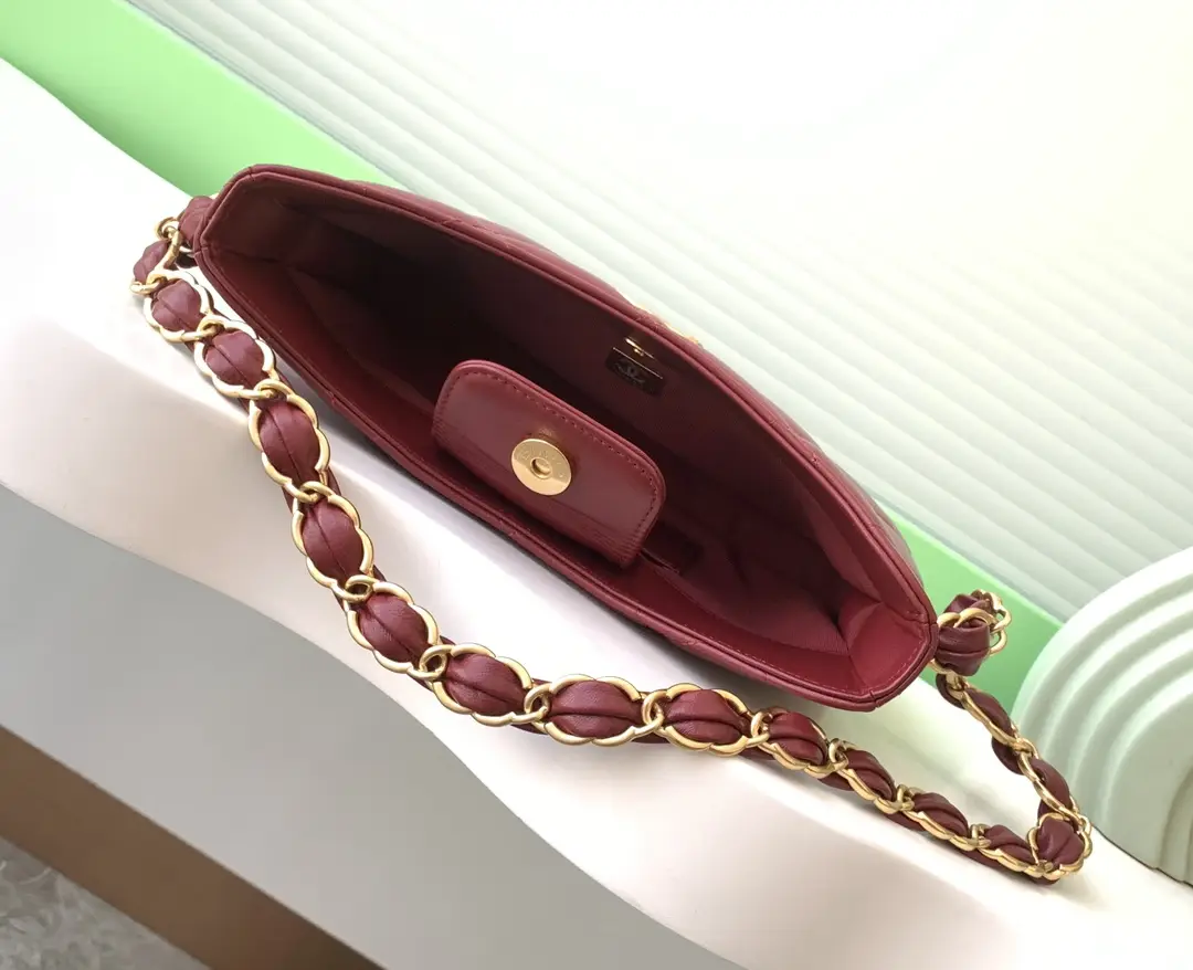 Chanel Hobo Handbag AS5177 Red