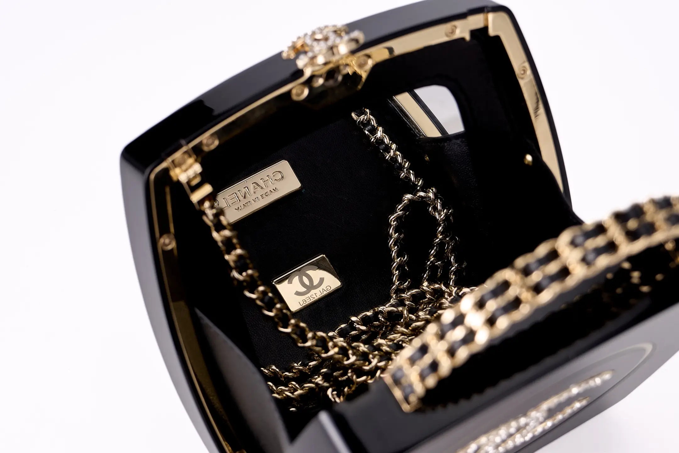 Chanel 25B Cosmetic Box Chain Bag AS5703