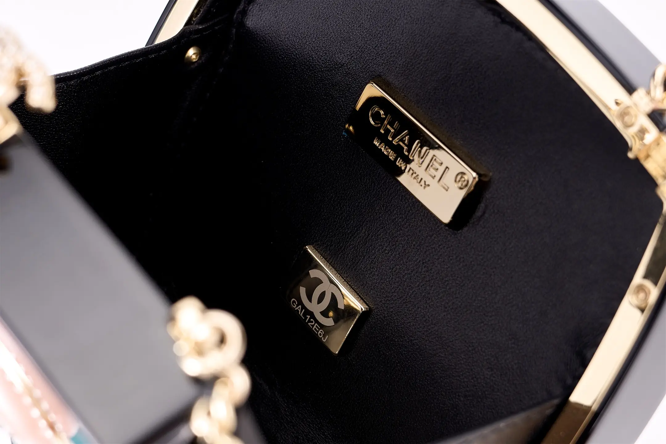 Chanel 25B Cosmetic Box Chain Bag AS5703