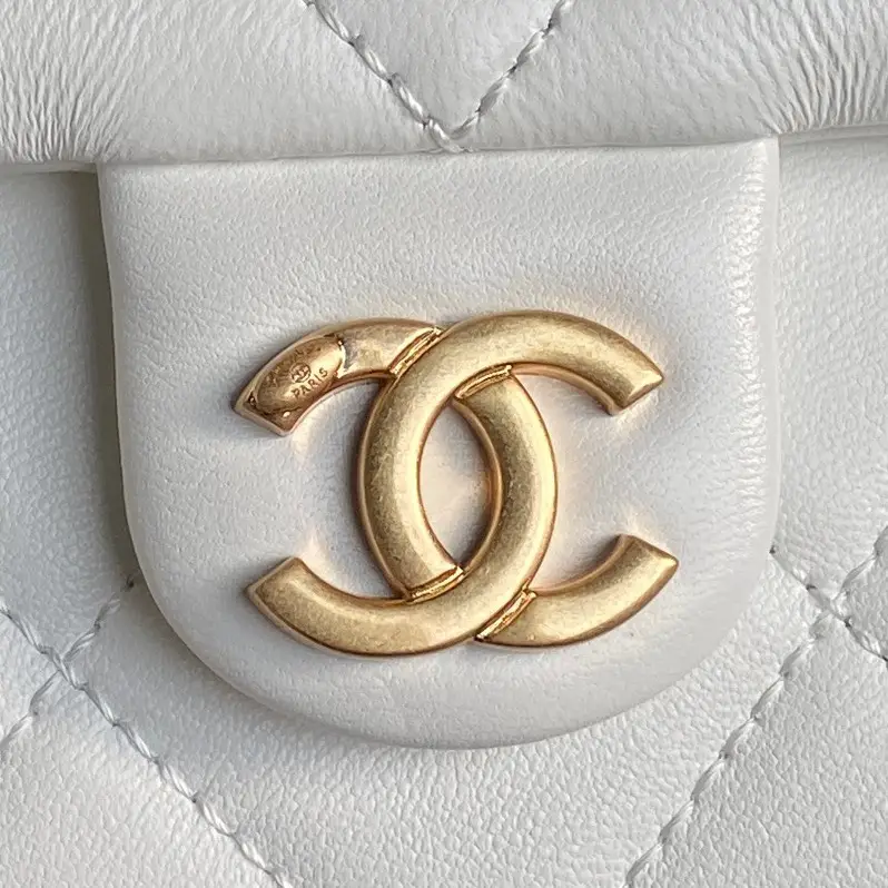 Chanel 25C Maxi Hobo Bag AS5302 White