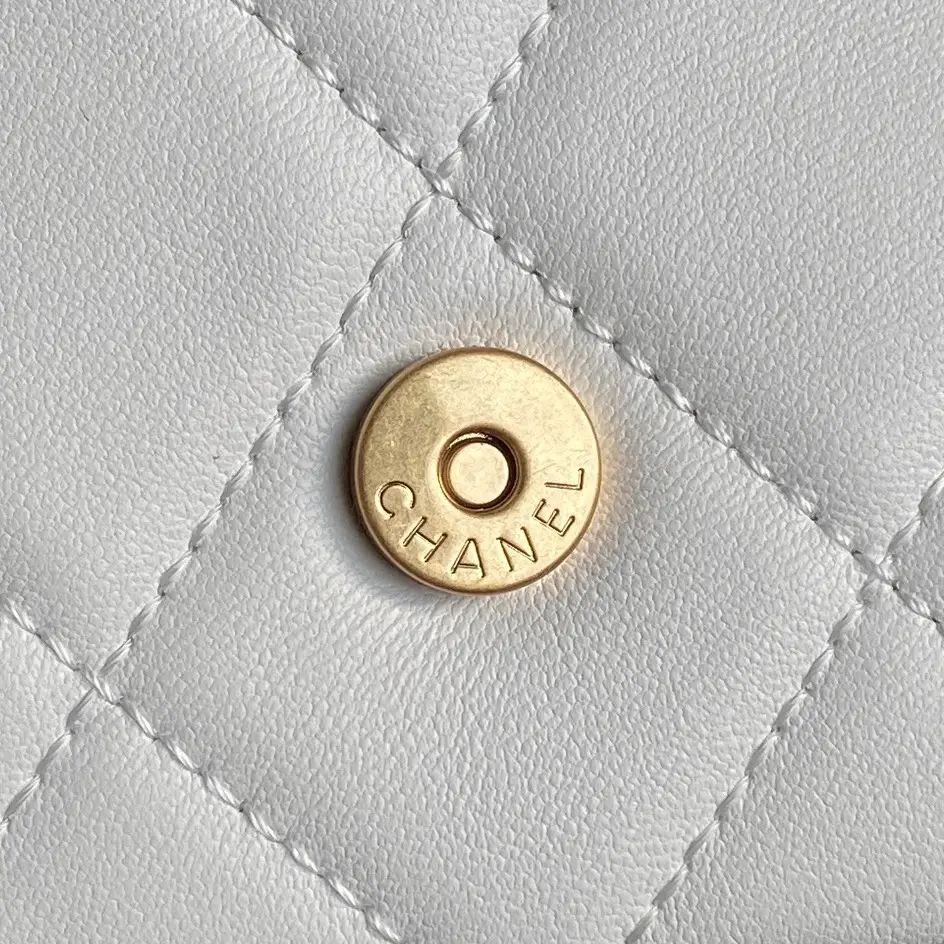 Chanel 25C Maxi Hobo Bag AS5302 White