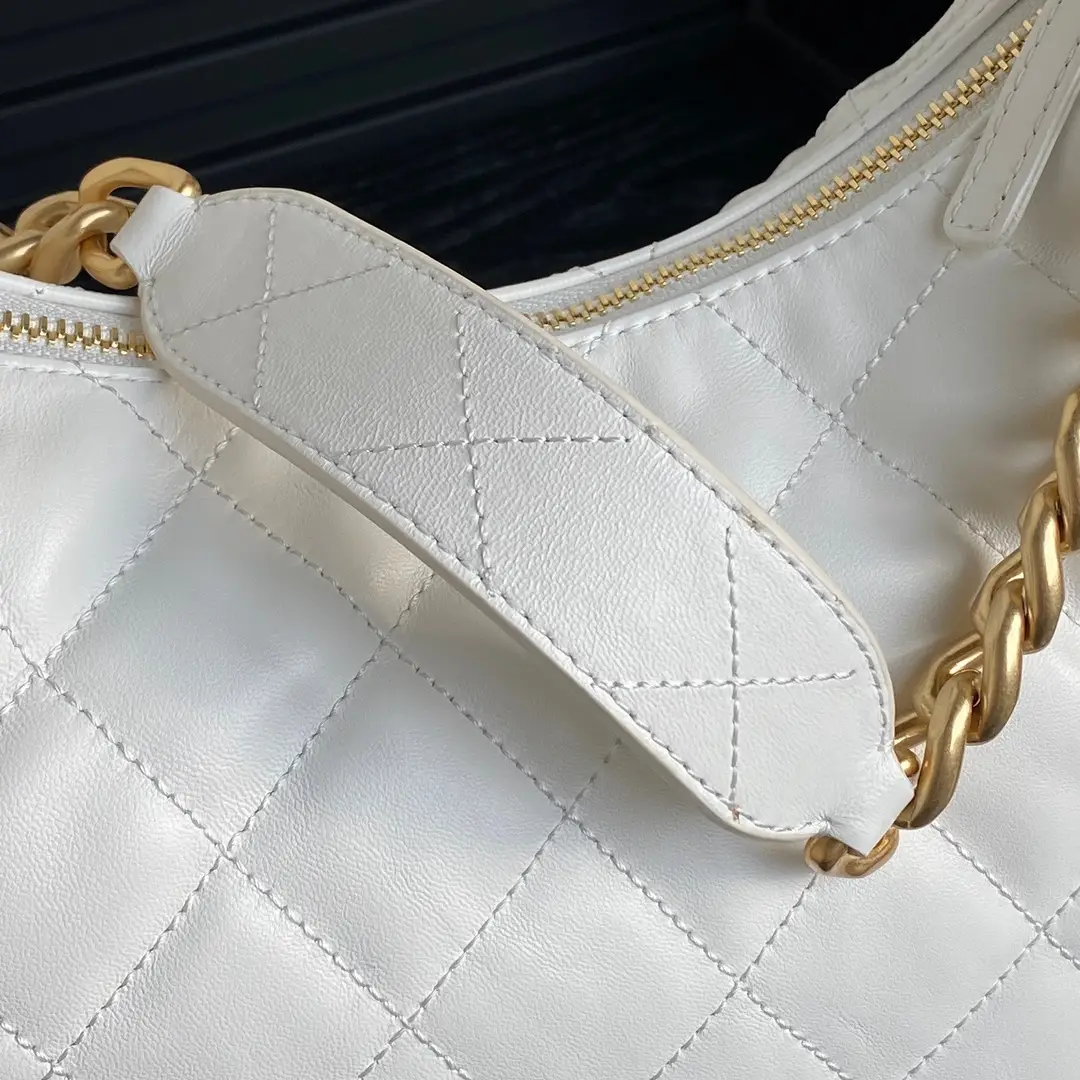 Chanel 25C Maxi Hobo Bag AS5302 White