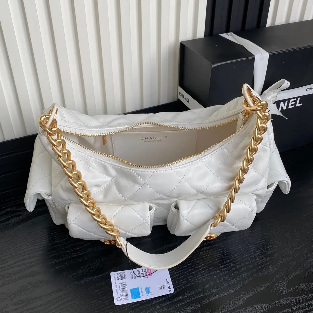 Chanel 25C Maxi Hobo Bag AS5302 White