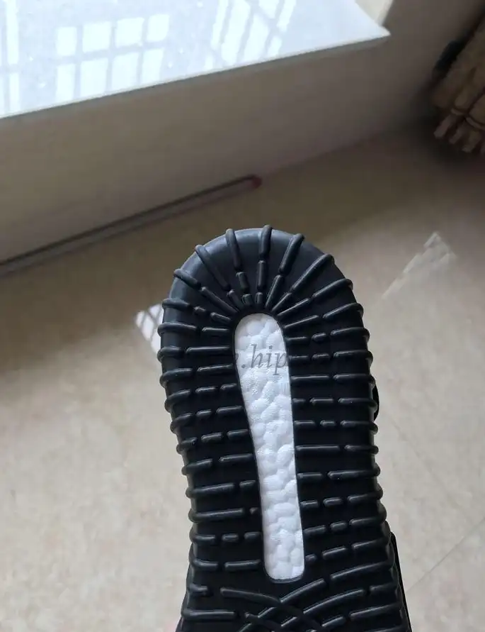 PK God Yeezy 750 Triple Black real suede and shape (real quality)