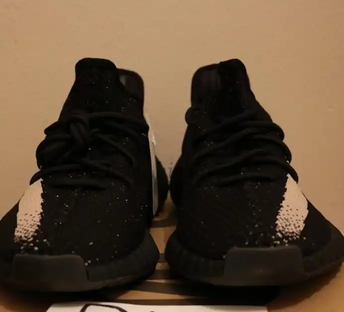 PK GOD YEEZY 350 V2 Oreo WITH REAL PREMEKNIT FROM HUAYIYI WHICH OFFER PRIMEKNIT TO ADIDAS DIRECTLY