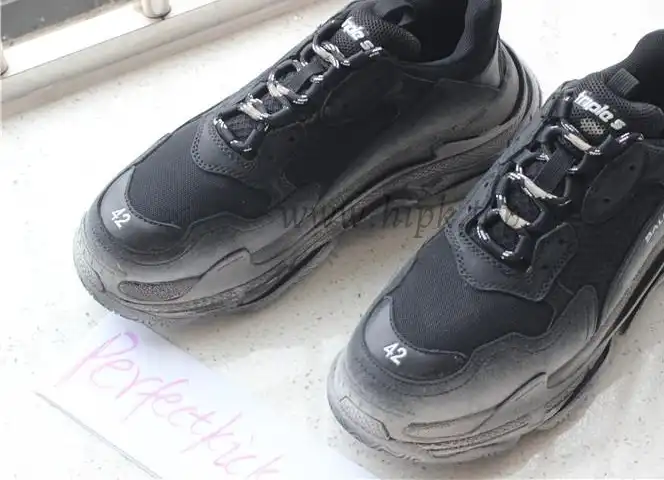 GOD Paris TRIPLE S TRAINER all black