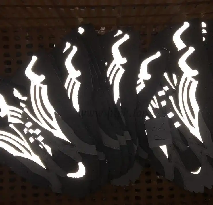 PK God YEEZY BOOST WAVE RUNNER 700 V2 STATIC FULL REFLECTIVE 3M Huayiyi retail version ready to ship