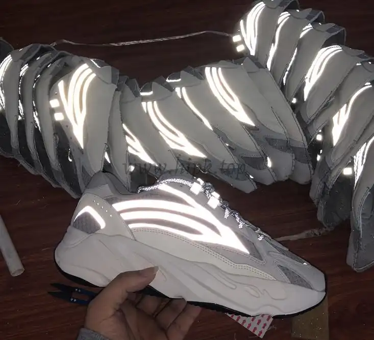 PK God YEEZY BOOST WAVE RUNNER 700 V2 STATIC FULL REFLECTIVE 3M Huayiyi retail version ready to ship