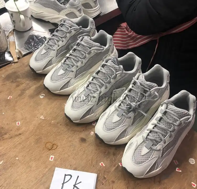 PK God YEEZY BOOST WAVE RUNNER 700 V2 STATIC FULL REFLECTIVE 3M Huayiyi retail version ready to ship