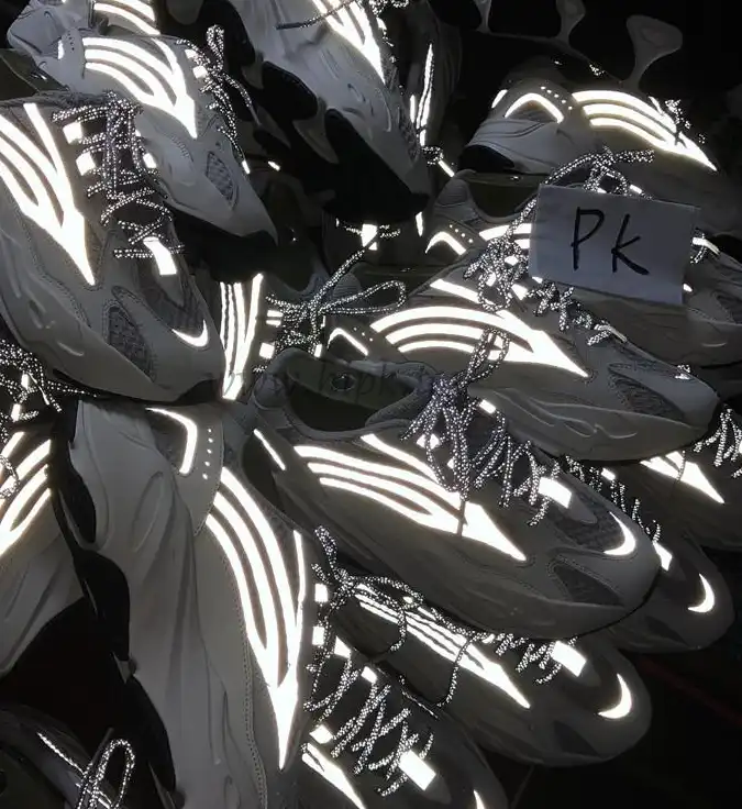 PK God YEEZY BOOST WAVE RUNNER 700 V2 STATIC FULL REFLECTIVE 3M Huayiyi retail version ready to ship