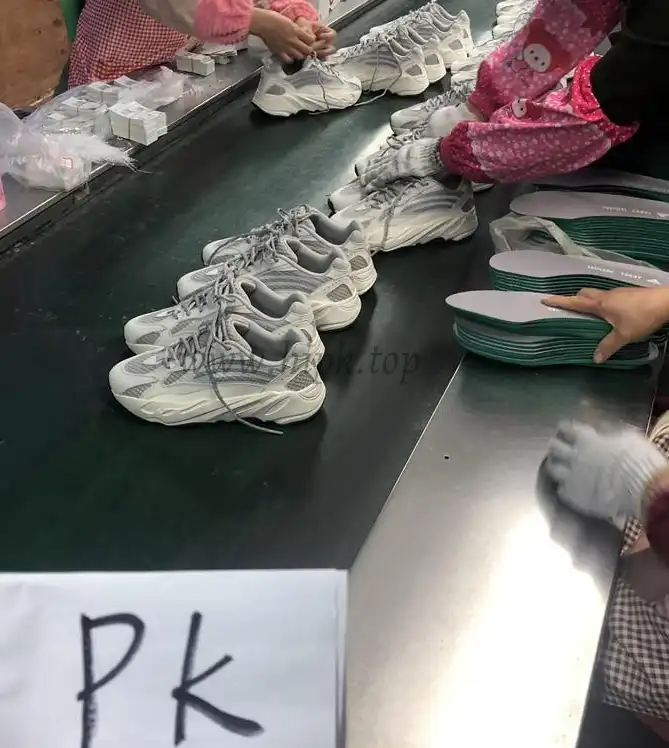 PK God YEEZY BOOST WAVE RUNNER 700 V2 STATIC FULL REFLECTIVE 3M Huayiyi retail version ready to ship