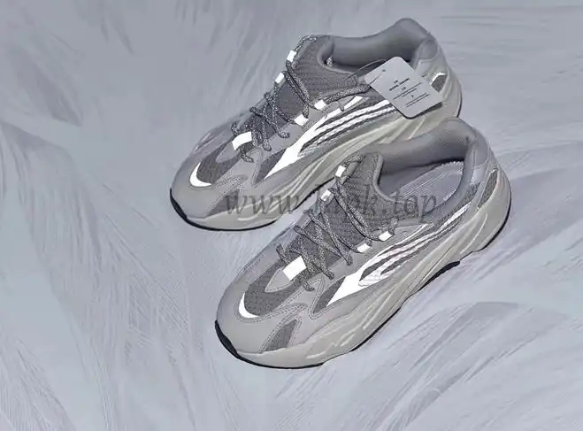 PK God YEEZY BOOST WAVE RUNNER 700 V2 STATIC FULL REFLECTIVE 3M Huayiyi retail version ready to ship