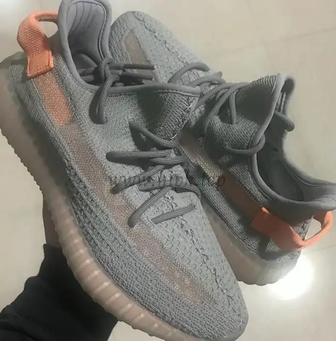 EXCLUSIVE GOD YEEZY 350 V2 TRUE FORM WITH REAL PREMEKNIT FROM HUAYIYI WHICH OFFER PRIMEKNIT TO ADIDAS DIRECTLY READY TO SHIP