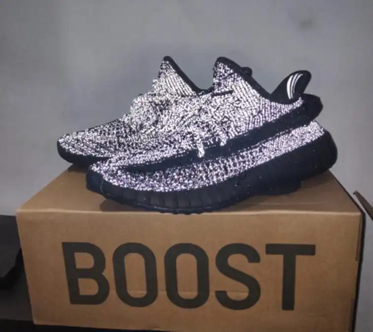 EXCLUSIVE PK GOD YEEZY 350 V2 BLACK 3M WITH REAL PREMEKNIT FROM HUAYIYI WHICH OFFER PRIMEKNIT TO ADIDAS DIRECTLY READY TO SHIP