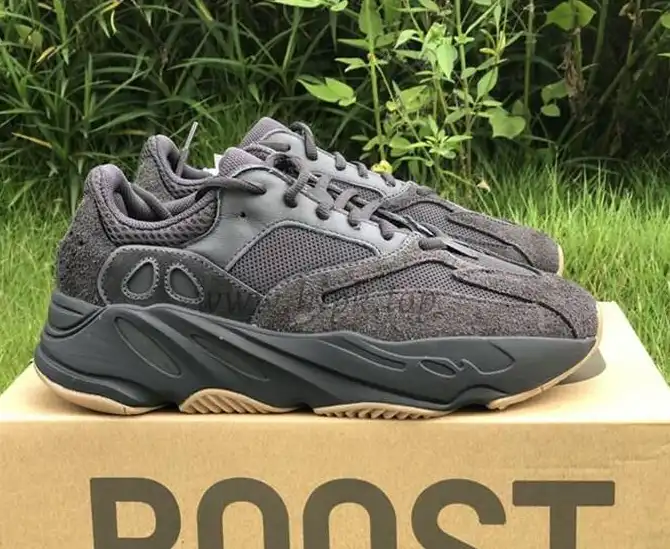 PK GOD YEEZY 700 “Utility Black”FV 5304 RETAIL MATERIALS READY TO SHIP