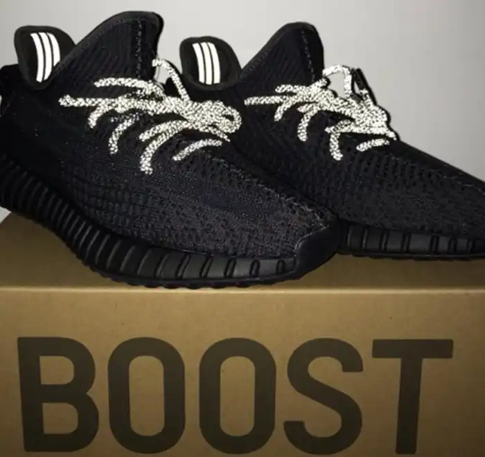 Exclusive GOD YEEZY 350 V2 Black WITH REAL PREMEKNIT FROM HUAYIYI WHICH OFFER PRIMEKNIT TO ADIDAS DIRECTLY READY TO SHIP