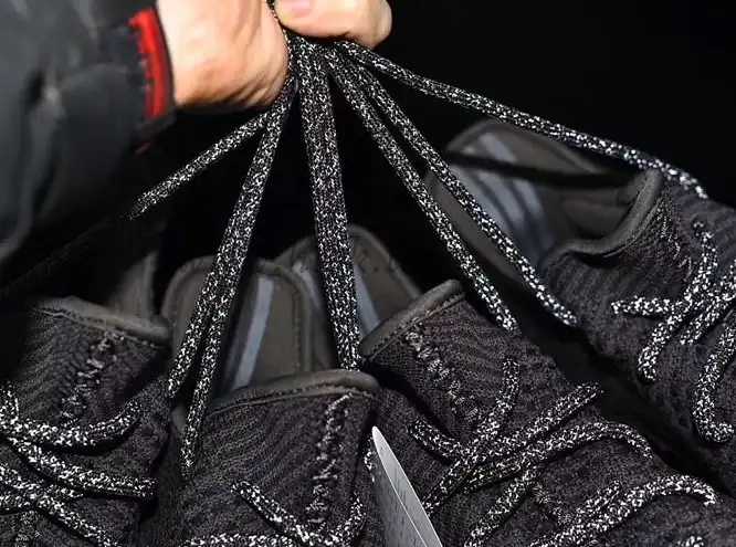 Exclusive GOD YEEZY 350 V2 Black WITH REAL PREMEKNIT FROM HUAYIYI WHICH OFFER PRIMEKNIT TO ADIDAS DIRECTLY READY TO SHIP