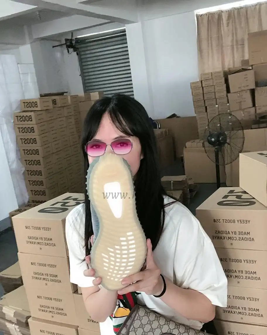 EXCLUSIVE PK GOD YEEZY 350 V2 IsrafilWITH REAL PREMEKNIT FROM HUAYIYI WHICH OFFER PRIMEKNIT TO ADIDAS DIRECTLY READY to ship