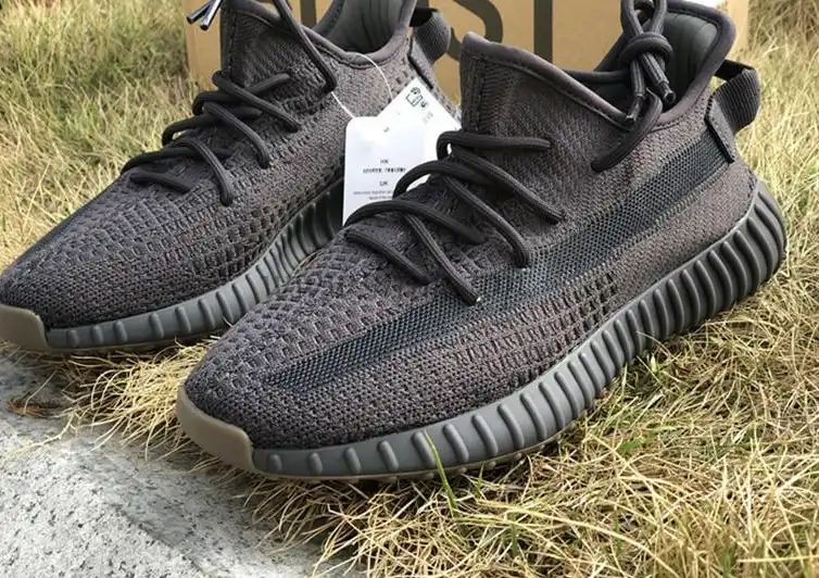 EXCLUSIVE PK GOD YEEZY 350 V2 CINDER3M WITH REAL PREMEKNIT FROM HUAYIYI WHICH OFFER PRIMEKNIT TO ADIDAS DIRECTLY READY to ship