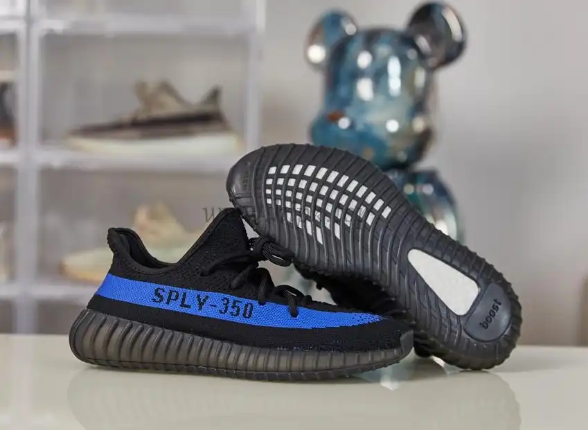 PK God adidas Yeezy Boost 350 V2 dazzling blue Retail materials ready to ship