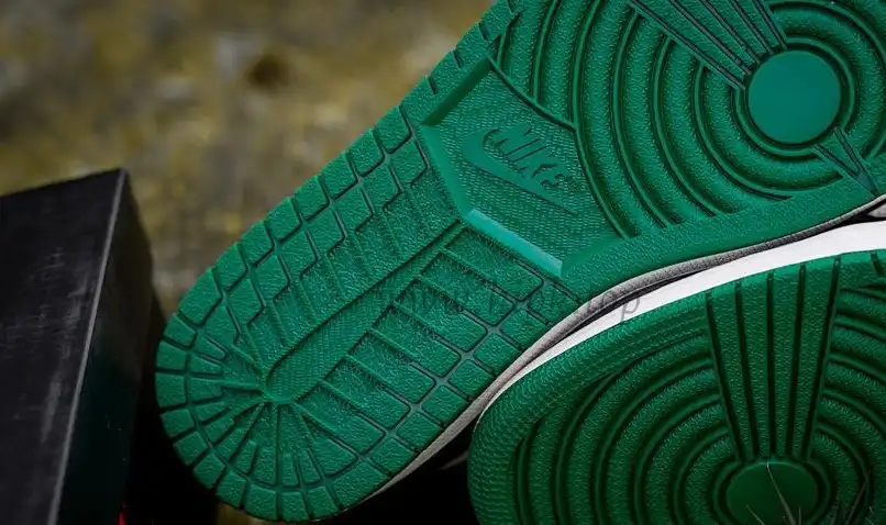 PK GOD Jordan 1 Retro High Pine Green RETAIL MATERIALS READY TO SHIP