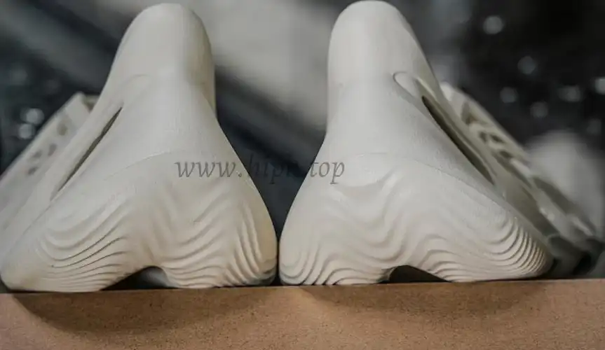 PK GOD adidas Yeezy Foam RNNR Sand RETAIL MATERIALS READY TO SHIP