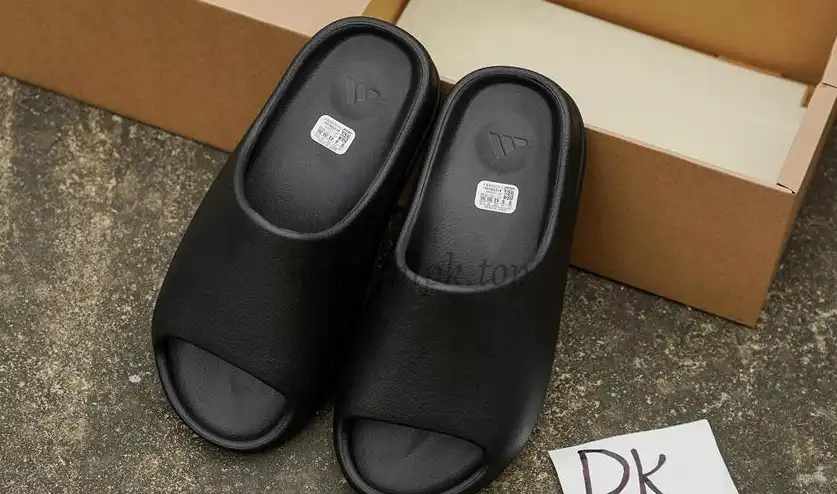 PK GOD adidas Yeezy Slide Onyx RETAIL MATERIALS READY TO SHIP