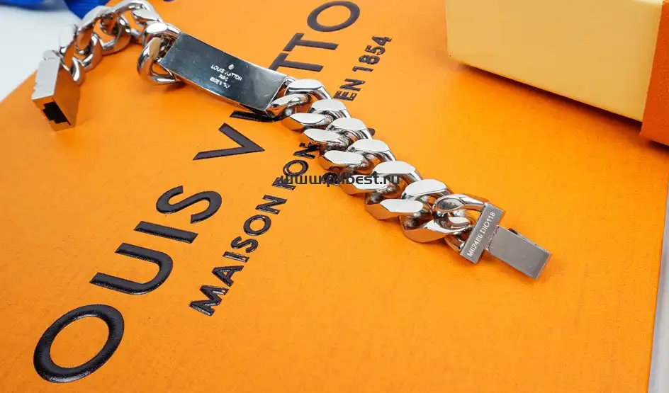 LOUIS VUITTON  Metal bracelet gift for Buy two pairs of shoes