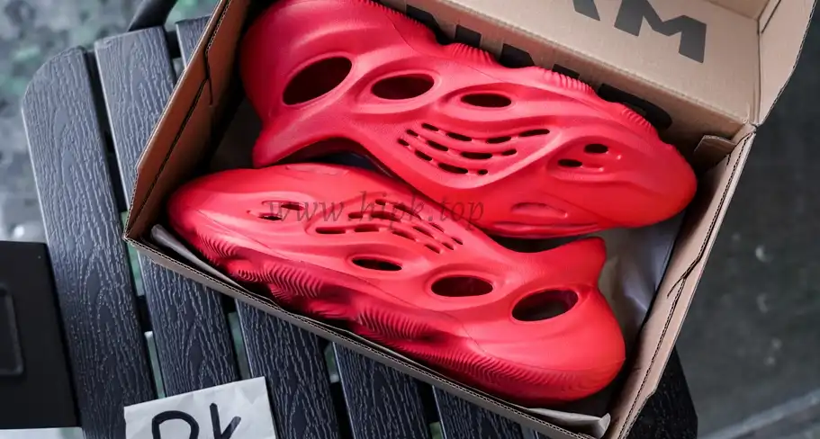 PK GOD idas Yeezy Foam RNNR Vermillion RETAIL MATERIALS READY TO SHIP