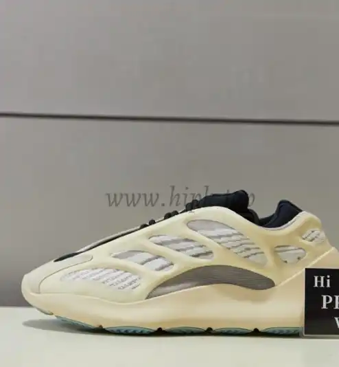 PK GOD YEEZY 700 Magnet FV9922 RETAIL MATERIALS READY TO SHIP