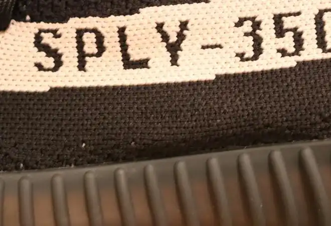 PK GOD YEEZY 350 V2 Oreo WITH REAL PREMEKNIT FROM HUAYIYI WHICH OFFER PRIMEKNIT TO ADIDAS DIRECTLY