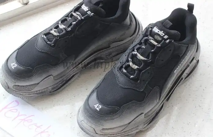 GOD Paris TRIPLE S TRAINER all black