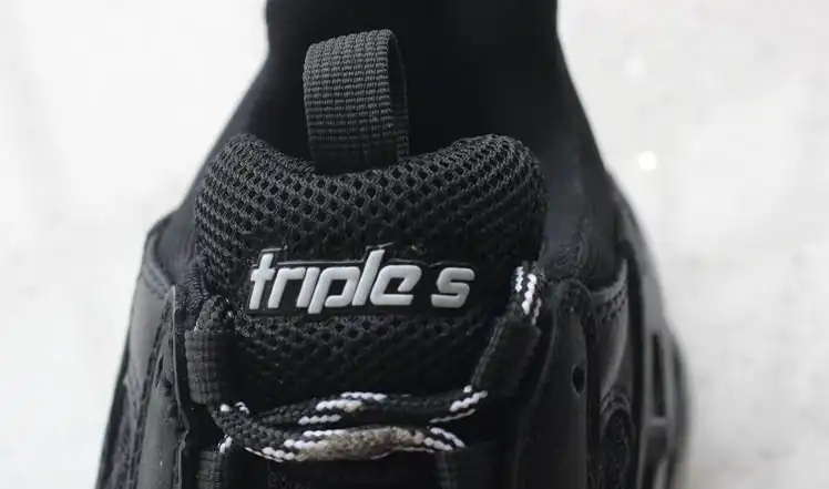 GOD Paris TRIPLE S TRAINER all black